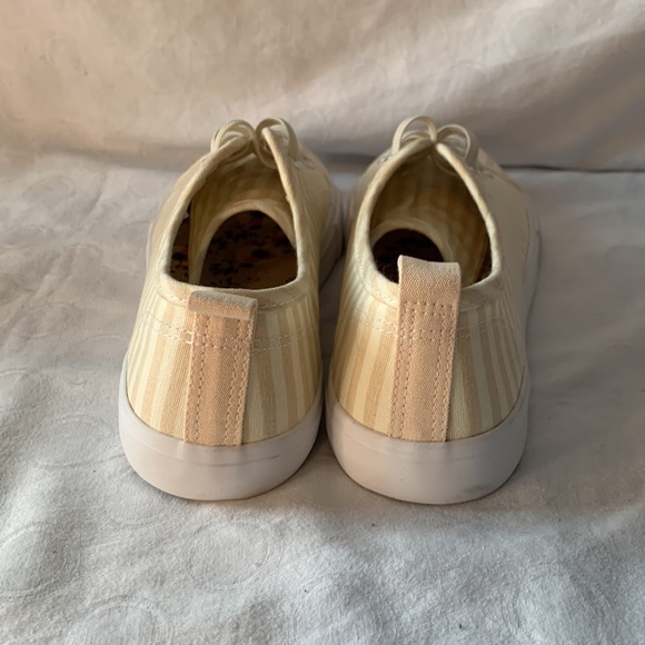 Serra Striped Slip-Ons NWOT Size 8 Women’s Pre-Laced no wear or stains - Picture 4 of 7